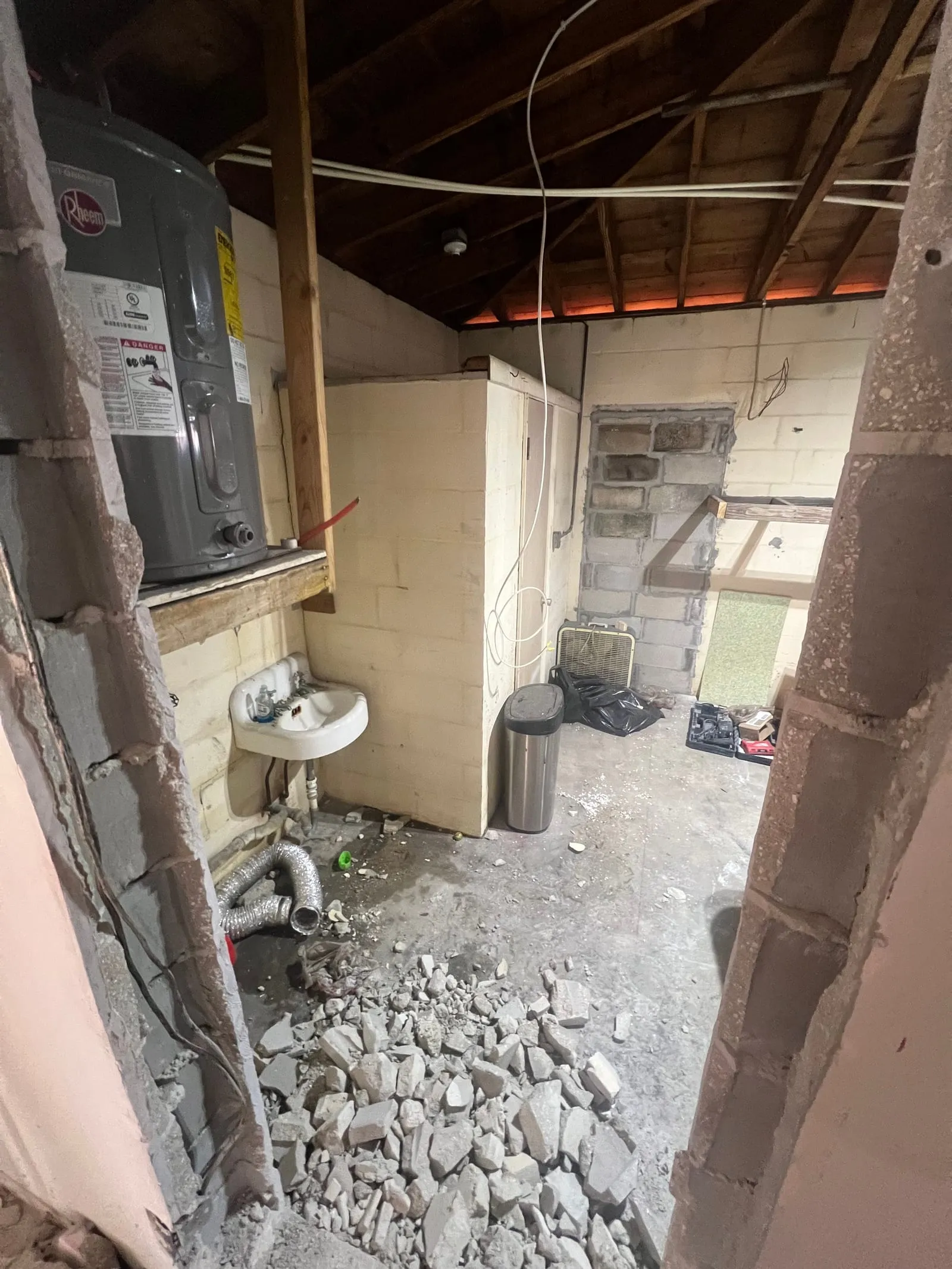 Guest Bathroom before the renovation
